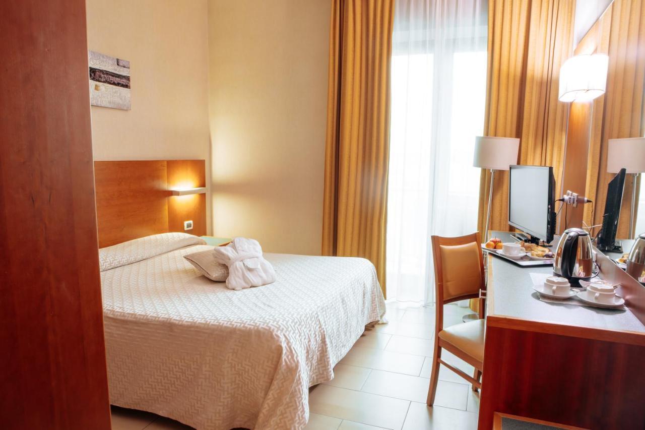צ'יטה סנט'אנג'לו Hotel Amico מראה חיצוני תמונה