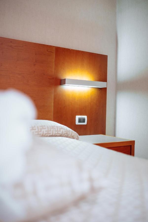 צ'יטה סנט'אנג'לו Hotel Amico מראה חיצוני תמונה
