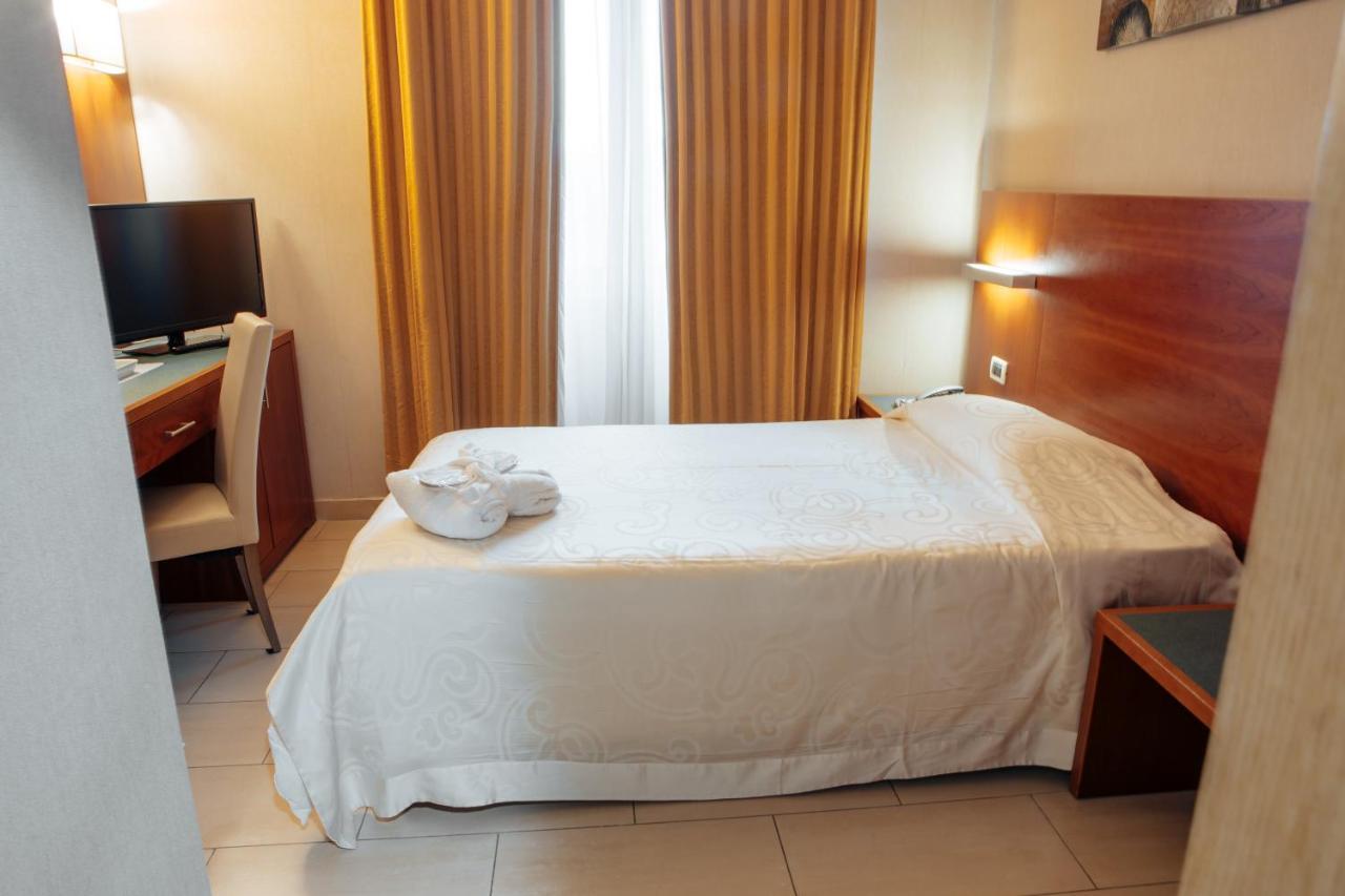 צ'יטה סנט'אנג'לו Hotel Amico מראה חיצוני תמונה