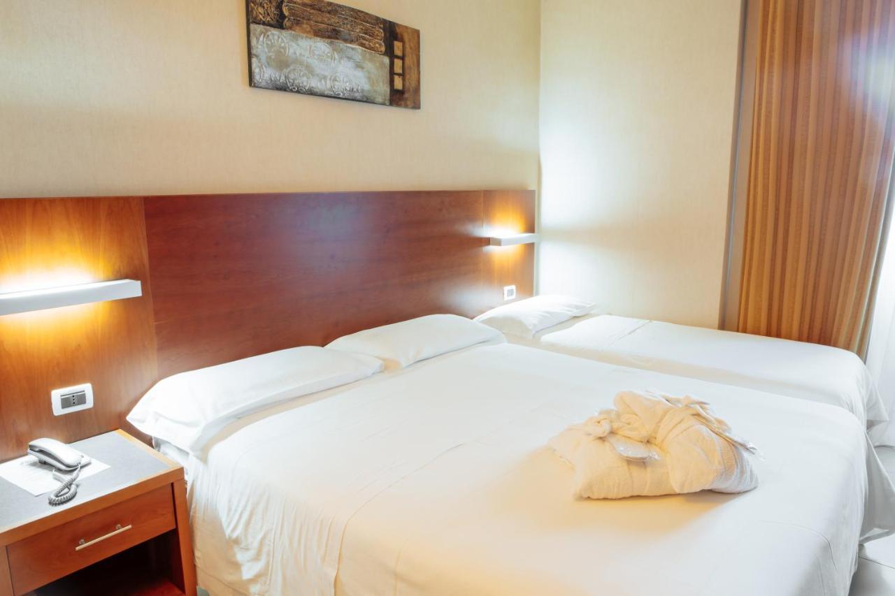צ'יטה סנט'אנג'לו Hotel Amico מראה חיצוני תמונה