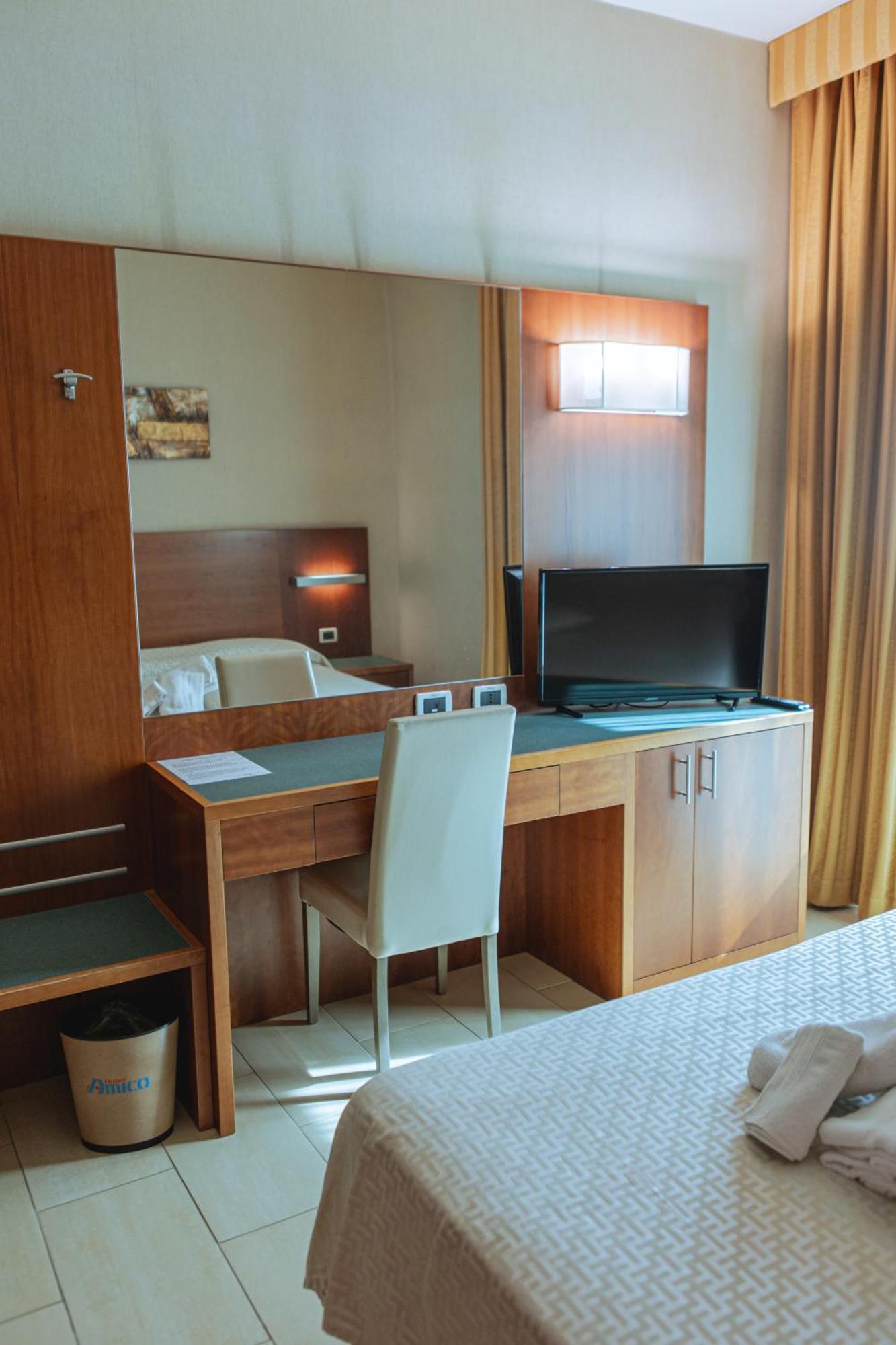 צ'יטה סנט'אנג'לו Hotel Amico מראה חיצוני תמונה